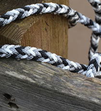 indilines steht für geflochtene Hundeleinen, geknüpfte Halsbänder und Hundegeschirre in Handarbeit hergestellt. Flechtleinen von indilines in Handarbeit hergestellt. Suchen Sie eine individuell geflochtene oder geknüpfte Hundeleine, Halsband oder Hundegeschirr? Eine Hundeleine soll 2 m oder 3 m lang sein oder eine Handschlaufe haben?