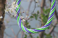 Flechtleinen von indilines in Handarbeit hergestellt. Suchen Sie eine individuell geflochtene oder geknpfte Hundeleine, Halsband oder Hundegeschirr? Eine Hundeleine soll 2 m oder 3 m lang sein oder eine Handschlaufe haben?