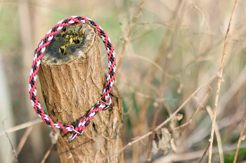 Flechtleinen von indilines in Handarbeit hergestellt. Suchen Sie eine individuell geflochtene oder geknpfte Hundeleine, Halsband oder Hundegeschirr? Eine Hundeleine soll 2 m oder 3 m lang sein oder eine Handschlaufe haben?