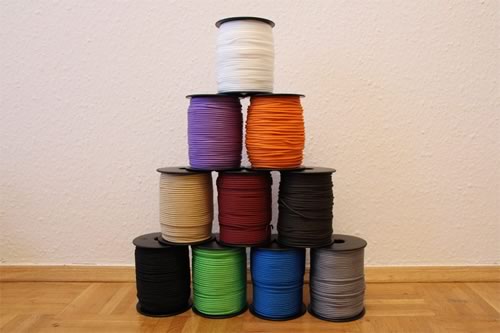 indilines steht für geflochtene Hundeleinen, geknüpfte Halsbänder und Hundegeschirre in Handarbeit hergestellt. Flechtleinen von indilines in Handarbeit hergestellt. Suchen Sie eine individuell geflochtene oder geknüpfte Hundeleine, Halsband oder Hundegeschirr? Eine Hundeleine soll 2 m oder 3 m lang sein oder eine Handschlaufe haben?